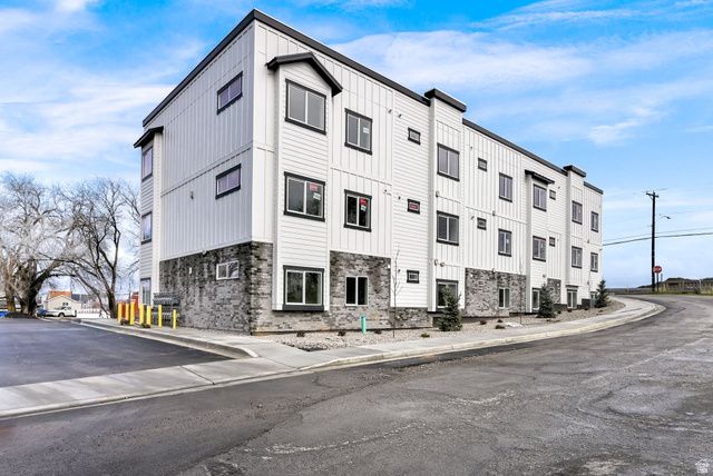 36 W 1600 N, Sunset, UT 84015