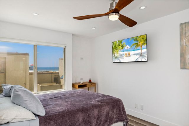 711 Pacific Coast Highway 206, Huntington Beach, CA 92648