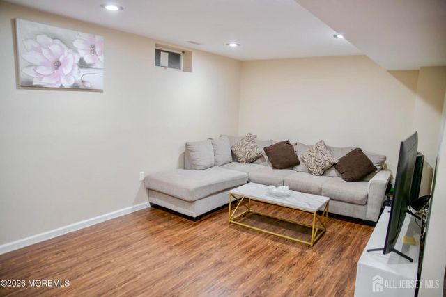 7 Leshyk Drive, Parlin, NJ 08859