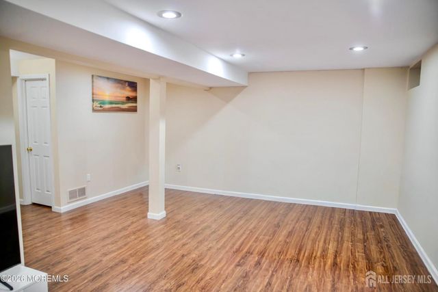 7 Leshyk Drive, Parlin, NJ 08859