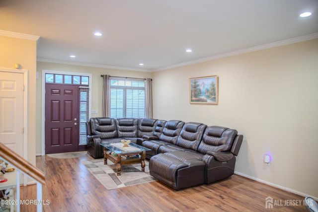 7 Leshyk Drive, Parlin, NJ 08859