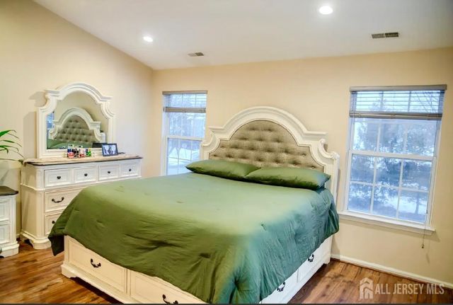 7 Leshyk Drive, Parlin, NJ 08859