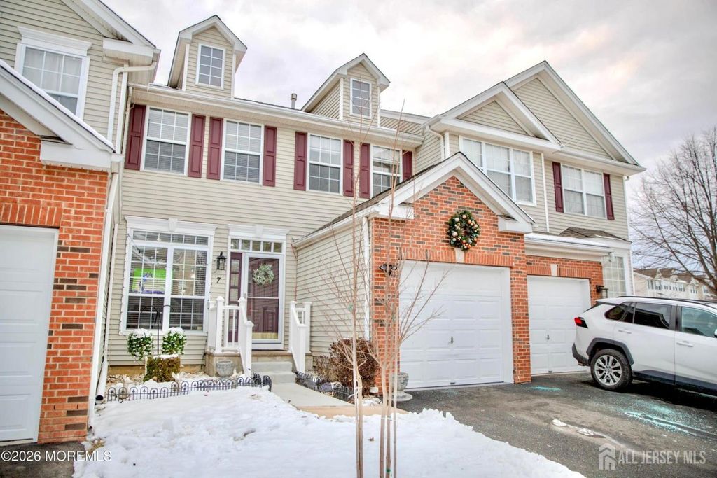 7 Leshyk Drive, Parlin, NJ 08859