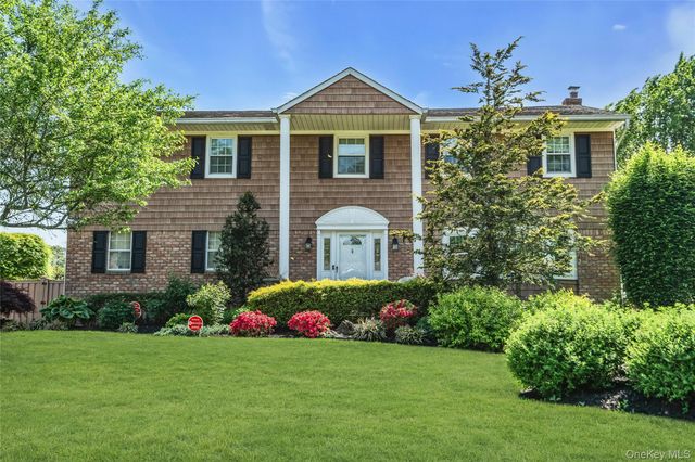 18 Ron Court, Commack, NY 11725