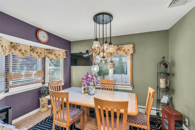 18 Ron Court, Commack, NY 11725