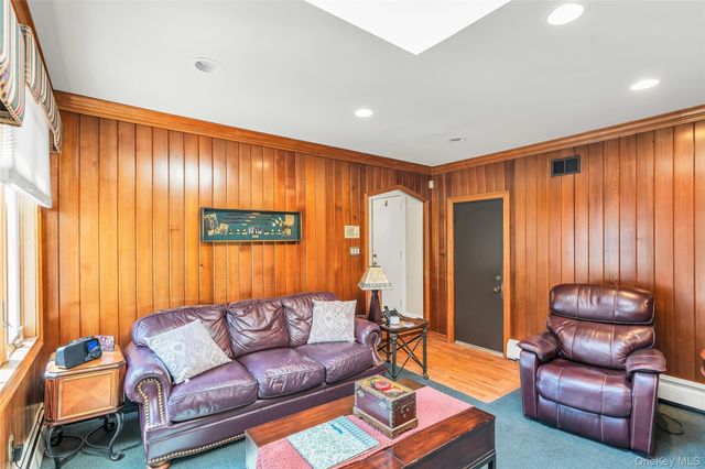 18 Ron Court, Commack, NY 11725