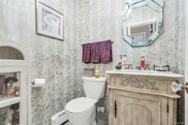 18 Ron Court, Commack, NY 11725