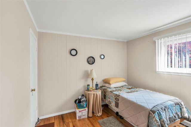 18 Ron Court, Commack, NY 11725