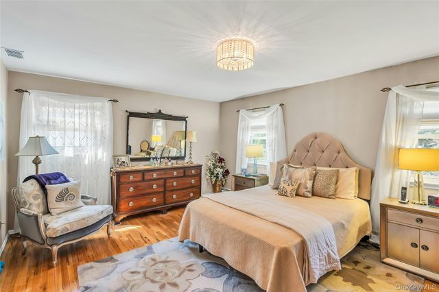 18 Ron Court, Commack, NY 11725