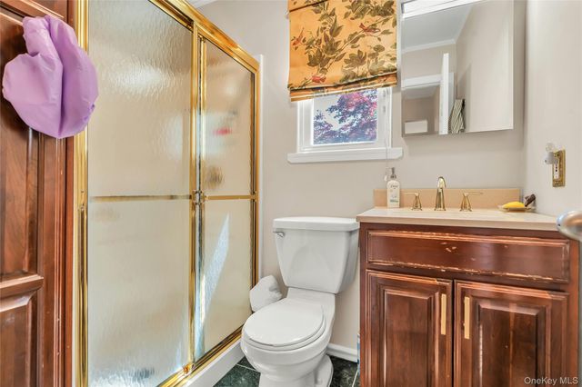 18 Ron Court, Commack, NY 11725