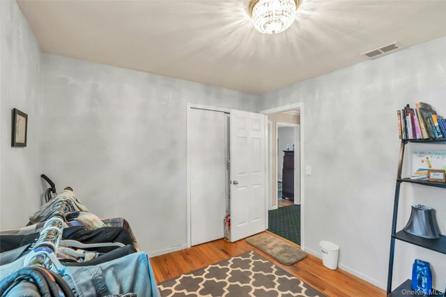 18 Ron Court, Commack, NY 11725