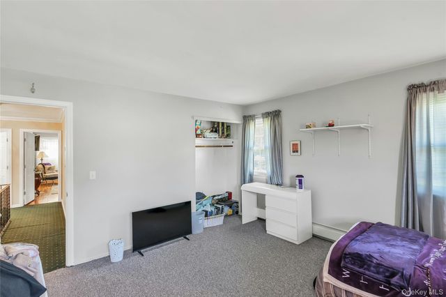 18 Ron Court, Commack, NY 11725