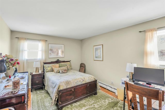 18 Ron Court, Commack, NY 11725