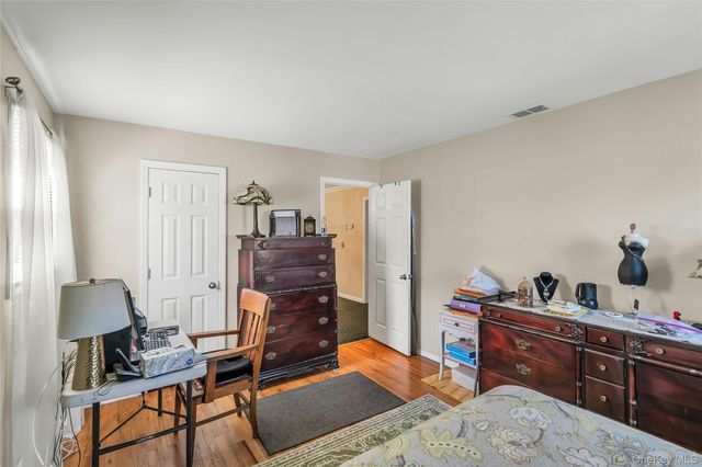 18 Ron Court, Commack, NY 11725