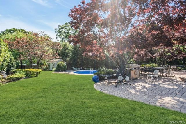 18 Ron Court, Commack, NY 11725