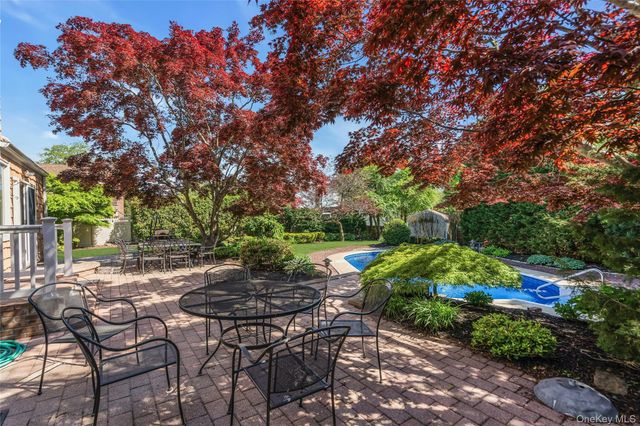 18 Ron Court, Commack, NY 11725