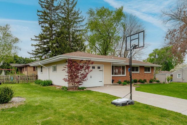 16401 W Addison AVENUE, New Berlin, WI 53151