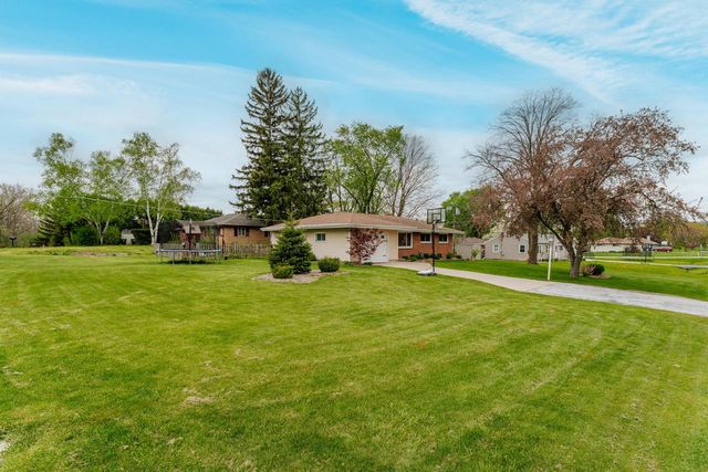 16401 W Addison AVENUE, New Berlin, WI 53151
