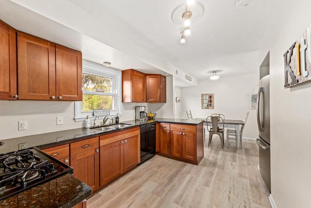 16401 W Addison AVENUE, New Berlin, WI 53151