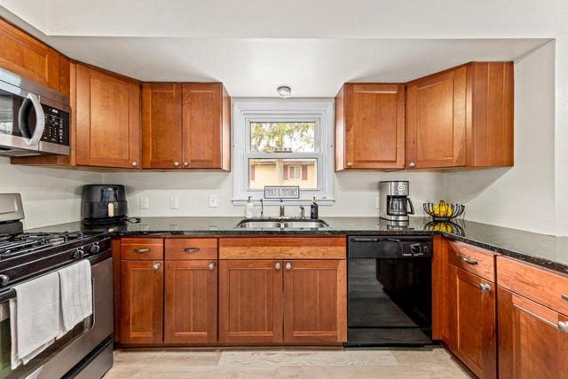 16401 W Addison AVENUE, New Berlin, WI 53151