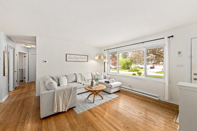 16401 W Addison AVENUE, New Berlin, WI 53151