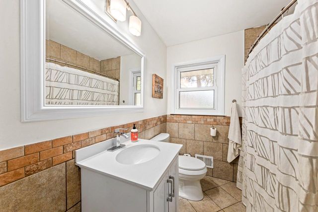 16401 W Addison AVENUE, New Berlin, WI 53151