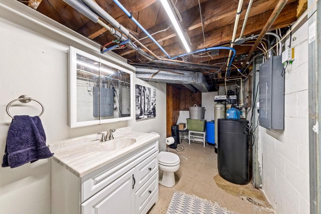 16401 W Addison AVENUE, New Berlin, WI 53151