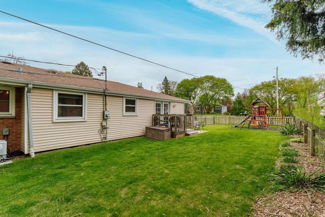 16401 W Addison AVENUE, New Berlin, WI 53151
