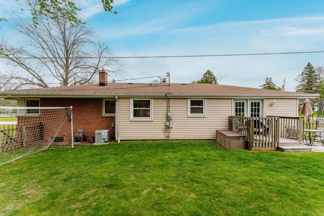 16401 W Addison AVENUE, New Berlin, WI 53151