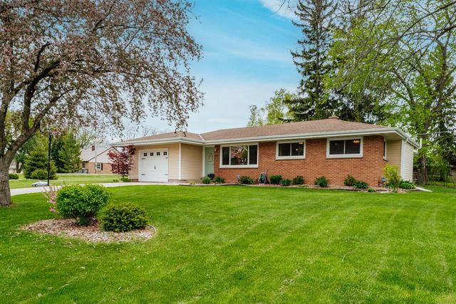 16401 W Addison AVENUE, New Berlin, WI 53151