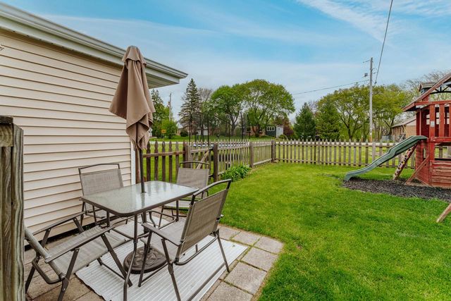 16401 W Addison AVENUE, New Berlin, WI 53151