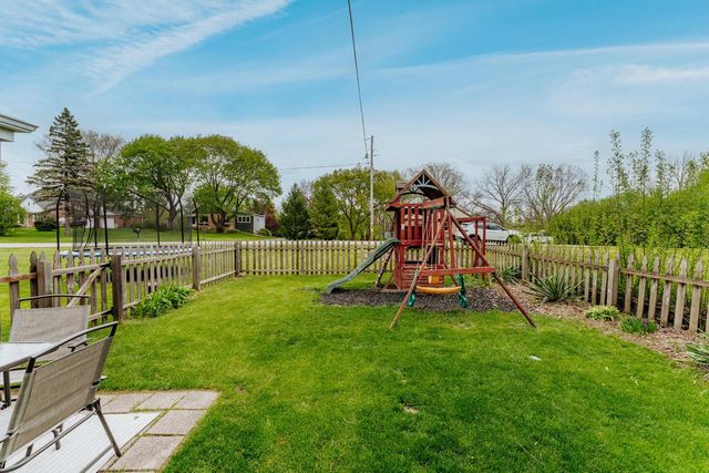 16401 W Addison AVENUE, New Berlin, WI 53151