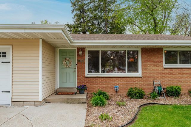 16401 W Addison AVENUE, New Berlin, WI 53151
