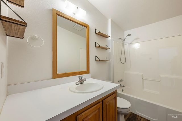 1611 S Vermont Avenue, Boise, ID 83706