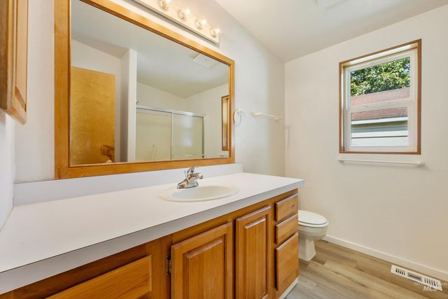 1611 S Vermont Avenue, Boise, ID 83706