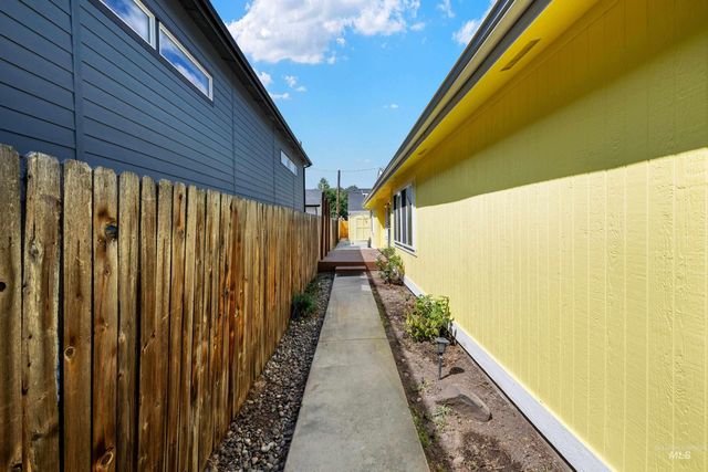 1611 S Vermont Avenue, Boise, ID 83706