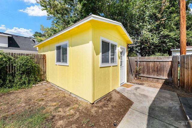 1611 S Vermont Avenue, Boise, ID 83706