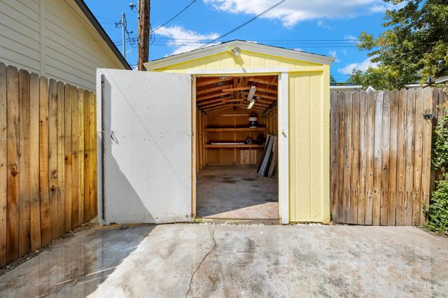 1611 S Vermont Avenue, Boise, ID 83706