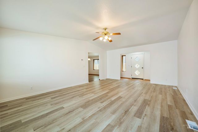 1611 S Vermont Avenue, Boise, ID 83706