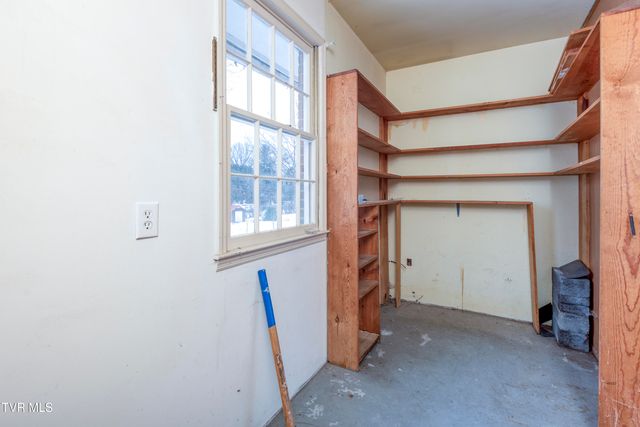 867 Northeast Wayne Avenue, Abingdon, VA 24210