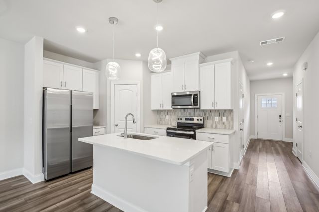1537 Olympic Ln, Lebanon, TN 37087