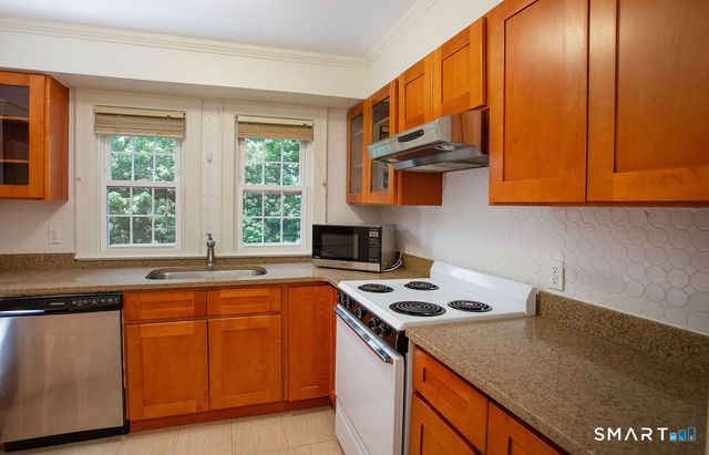 40 Unit B Seminary Street, New Canaan, CT 06840