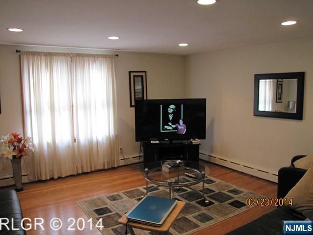 298 LUDDINGTON Avenue 2nd Floor, Clifton, NJ 07011