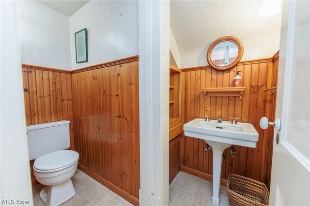 2608 Hampshire Road, Cleveland Heights, OH 44106
