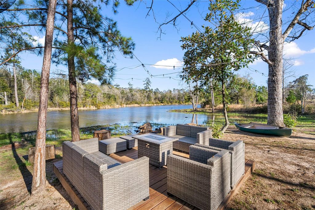 11731 Oakwood Ranch Drive, Willis, TX 77378