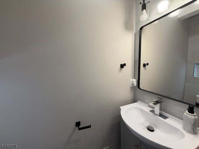 139 Weaver Ave, Bloomfield Twp., NJ 07003