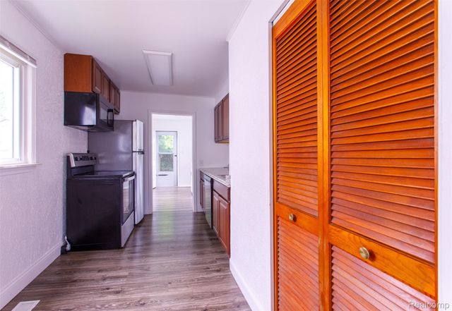 27700 Dartmouth Street, Madison Heights, MI 48071