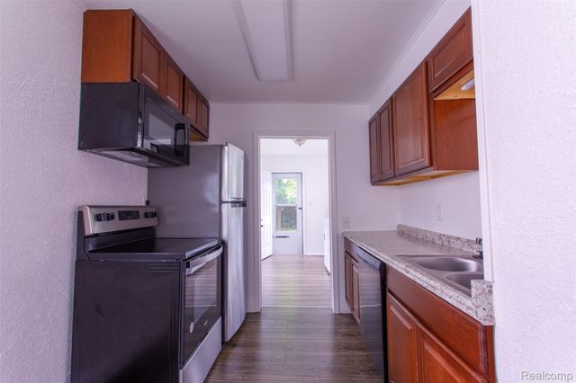 27700 Dartmouth Street, Madison Heights, MI 48071