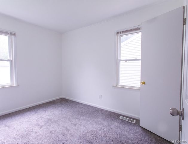 27700 Dartmouth Street, Madison Heights, MI 48071