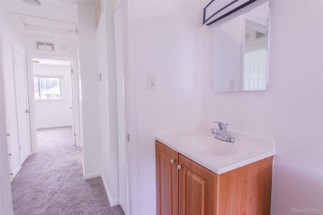 27700 Dartmouth Street, Madison Heights, MI 48071